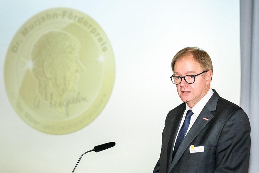 Als Präsident des Bundesverbandes Farbe Gestaltung Bautenschutz dankte Karl-August Siepelmeyer dem Preisstifter für das große Engagement und die Förderung des Maler- und Lackiererhandwerks.